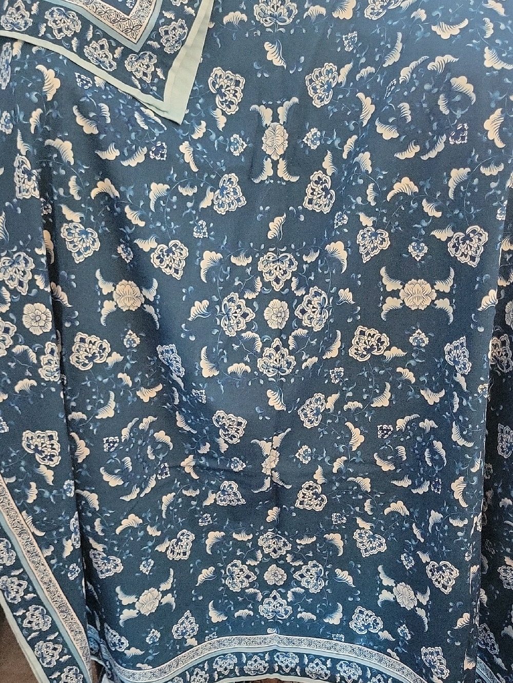 Williams-Sonoma 70"X108" Tablecloth Blue And White Floral 100% Cotton